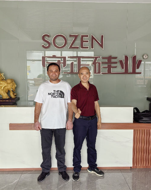 Berita perusahaan terbaru tentang Teman-teman dari Kazakhstan dipersilakan untuk mengunjungi pabrik sealant kami